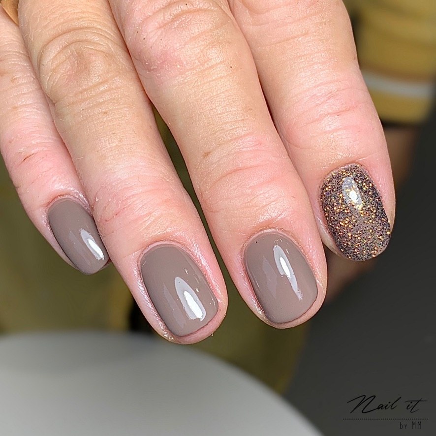 bestå støn pustes op Shellac hos Nail it by MM « Gele og Shellac negle i hjertet af Kolding ♥